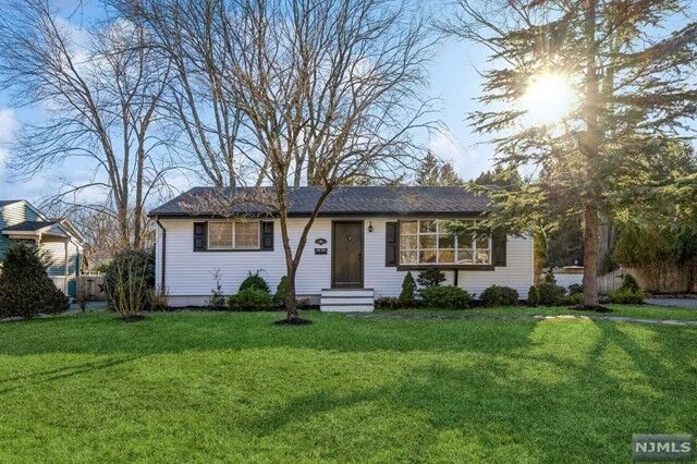 Property Photo:  94 Momar Drive  NJ 07446 