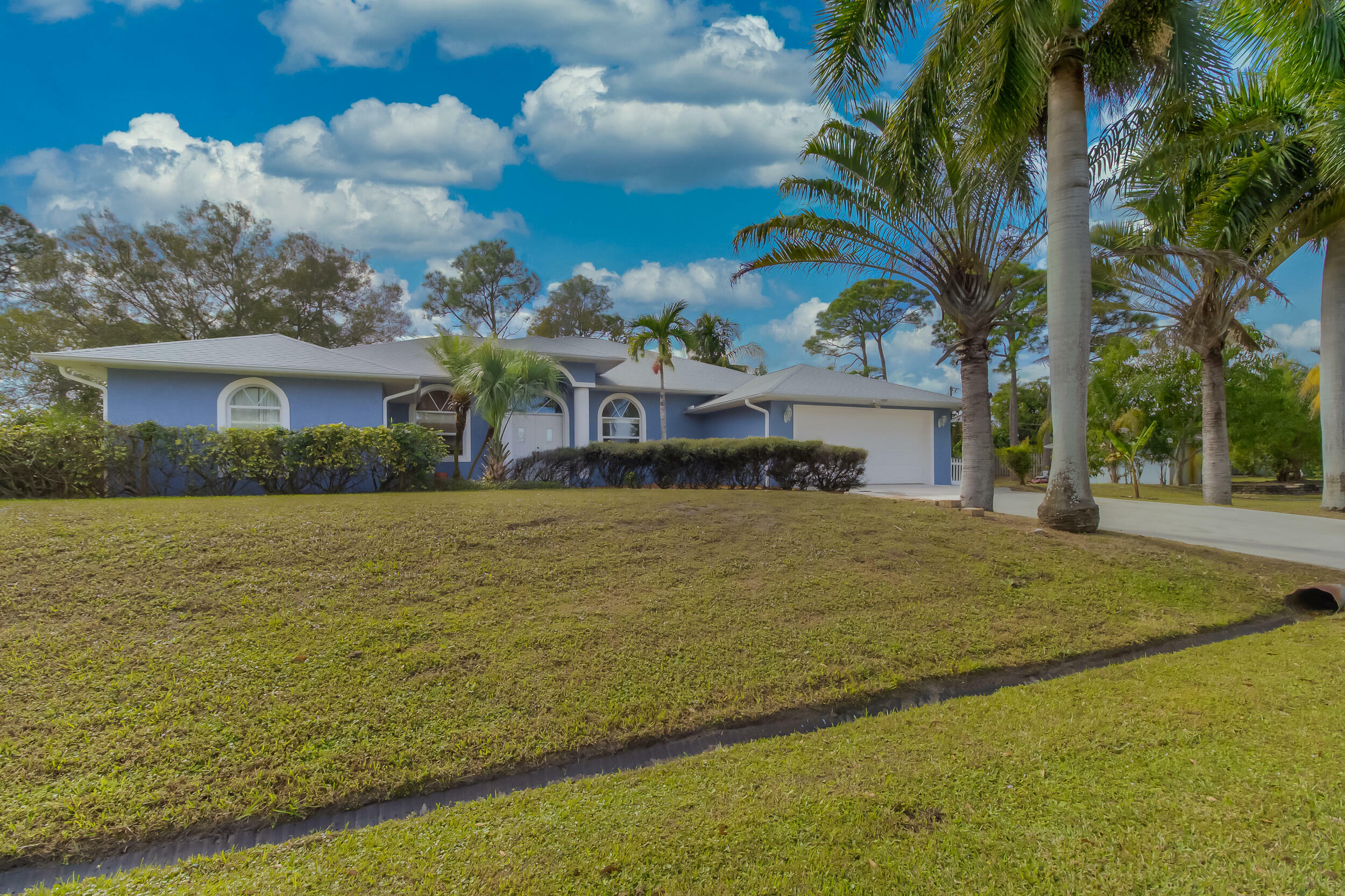 Property Photo:  1090 SE Shakespeare Avenue  FL 34983 