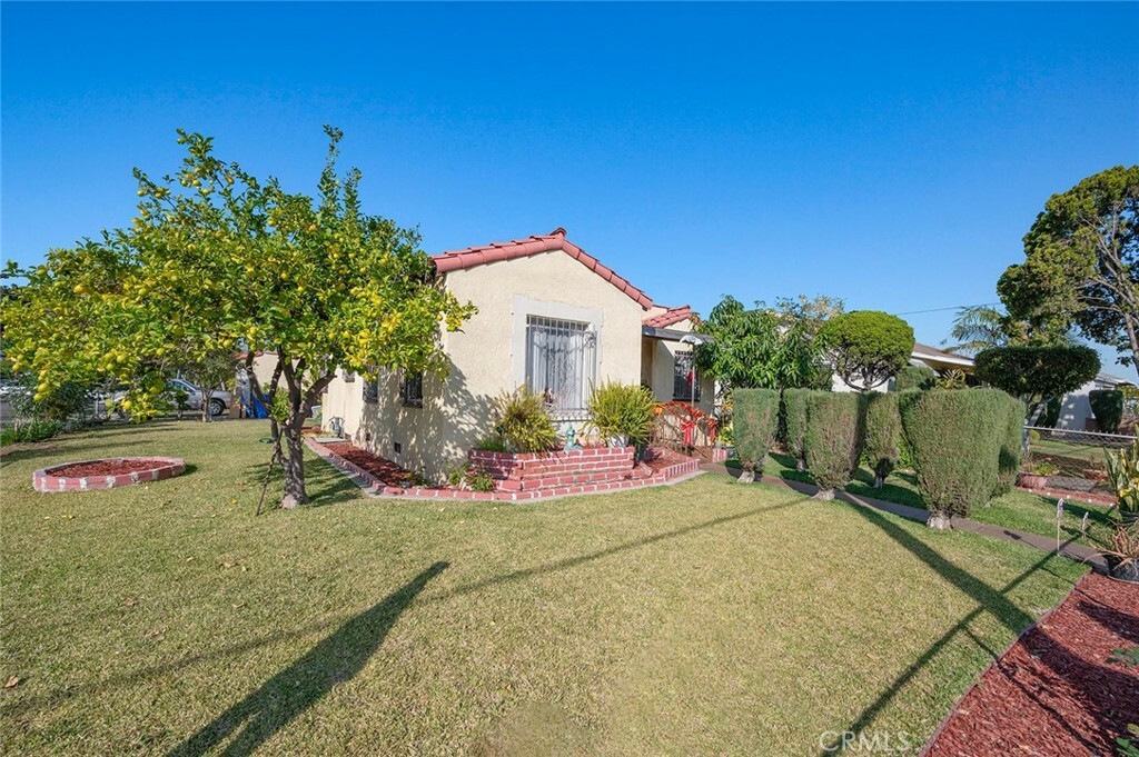 Property Photo:  2295 Couts Avenue  CA 90040 