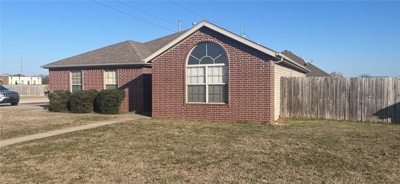 Property Photo:  201 Willow Drive  AR 72719 