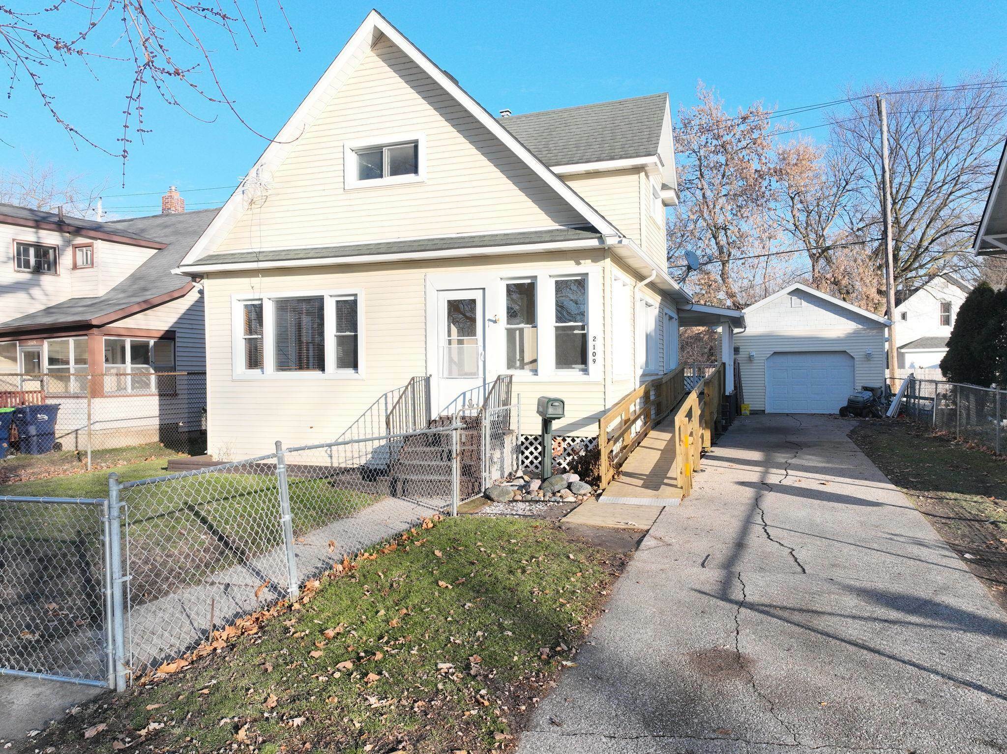 Property Photo:  2109 Broadway  MI 48708-8575 