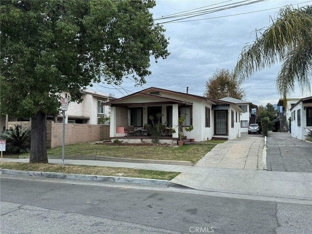 Property Photo:  833 E Acacia Avenue  CA 91205 