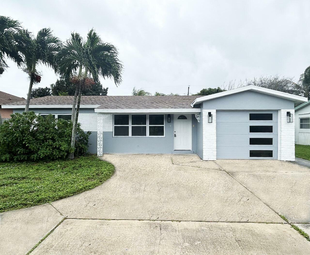 Property Photo:  124 SW 12th Avenue  FL 33435 