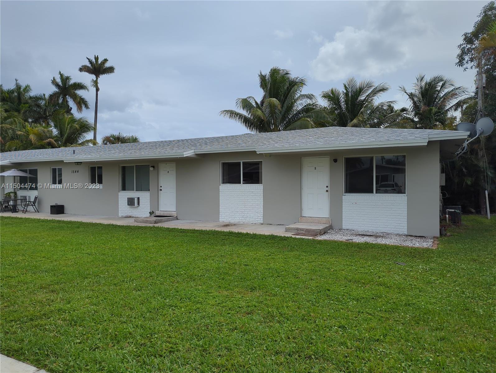 Property Photo:  