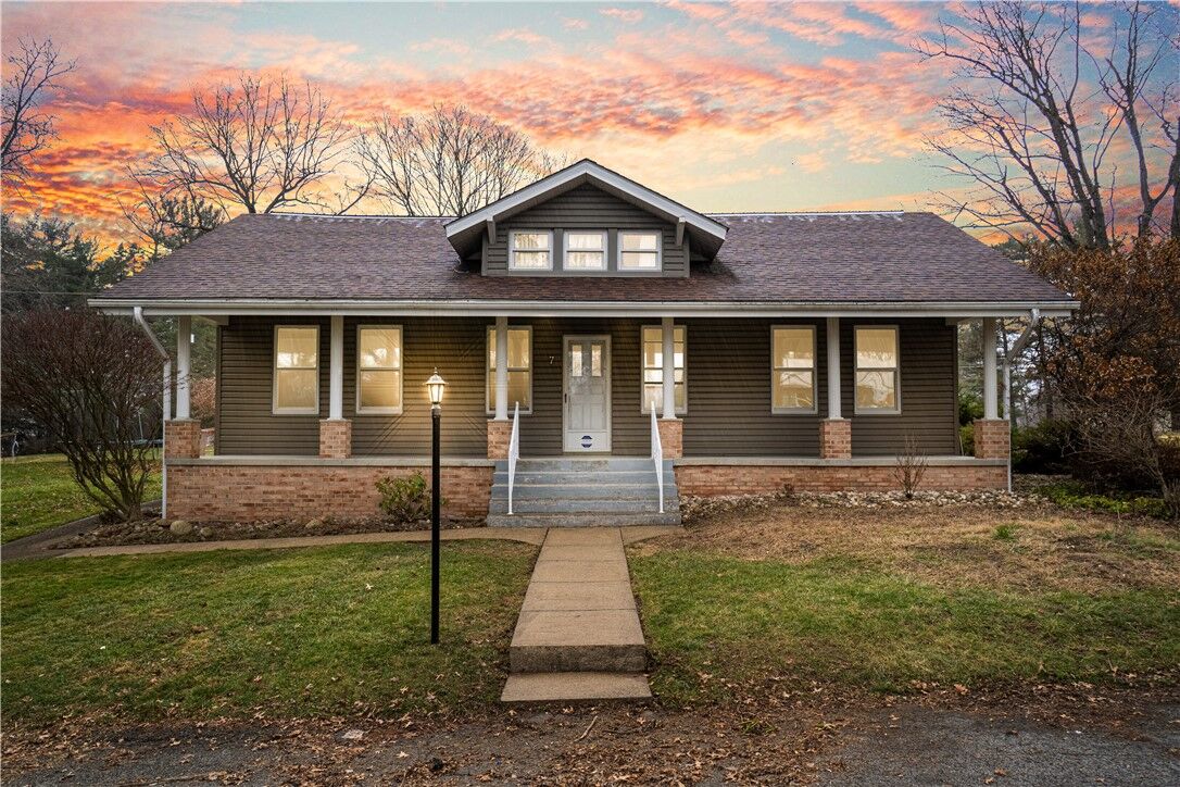 Property Photo:  7 Linden  PA 15331 
