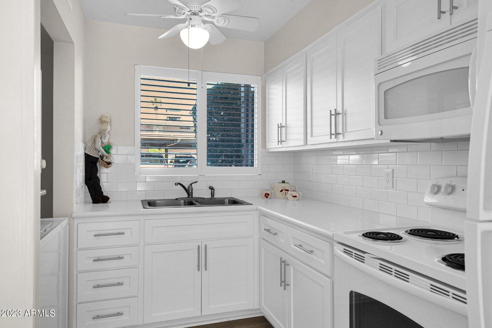 Property Photo: 10825 N Fairway Court E AZ 85351