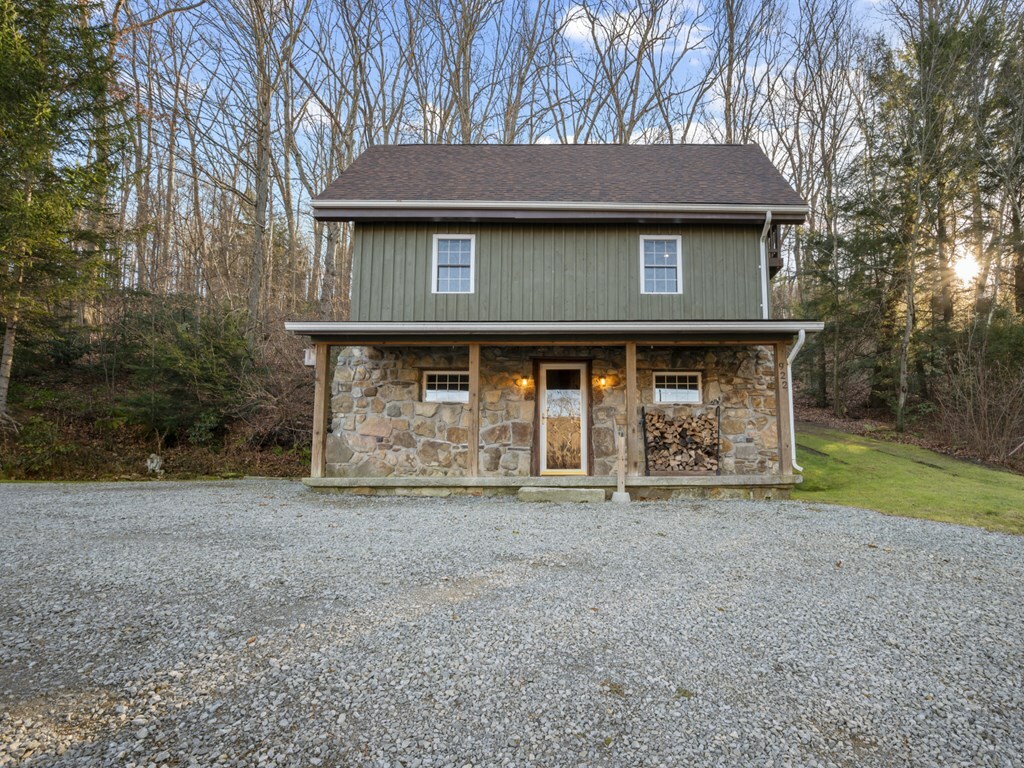 Property Photo:  922 Polk Cutoff  PA 16342 