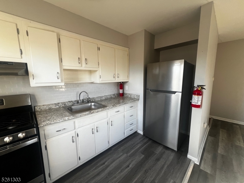 Property Photo:  94 N 9th St 6  NJ 07522 