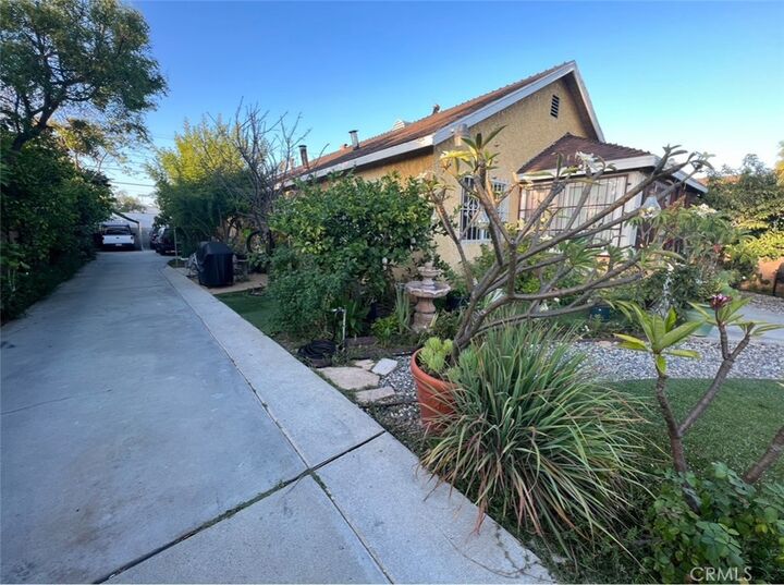Property Photo: 413 E 111th Place CA 90061