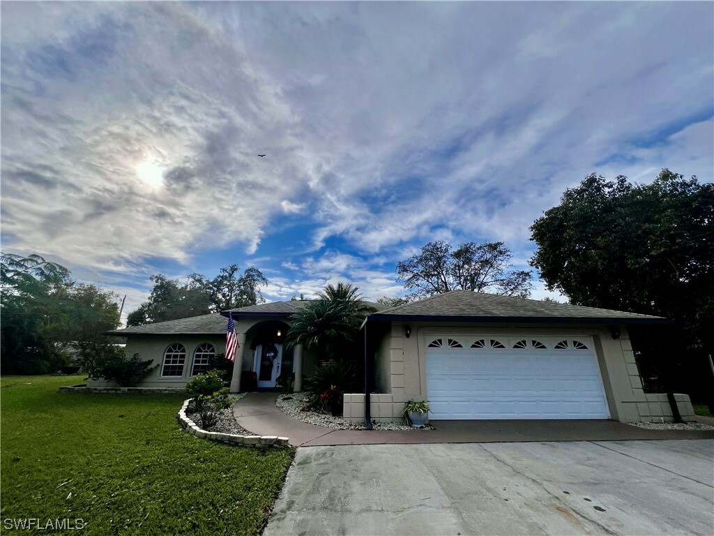 Property Photo:  435 5th Avenue  FL 33935 