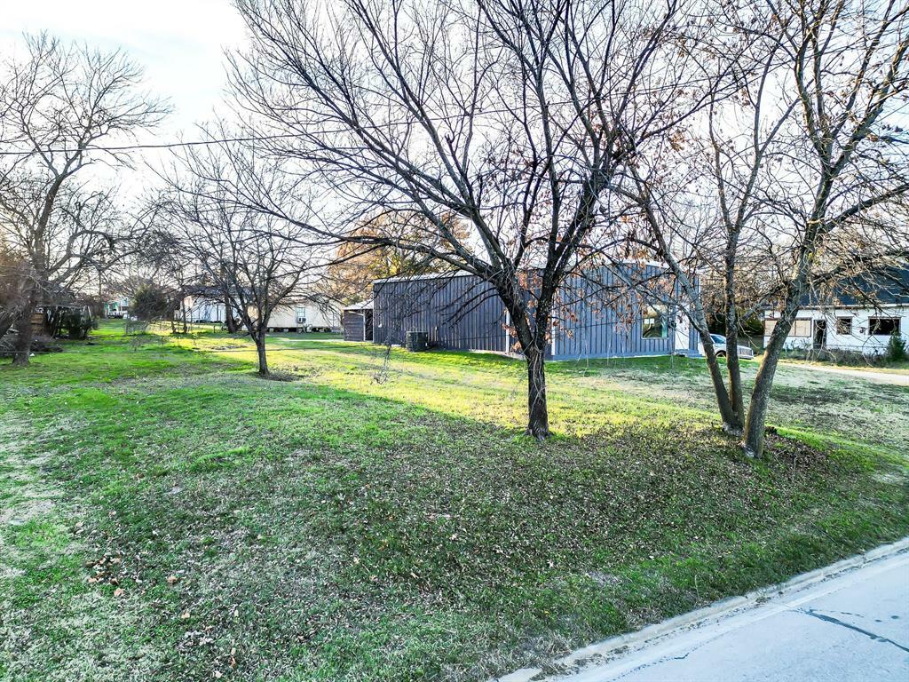 Property Photo:  1207 N Kaufman Street  TX 75119 