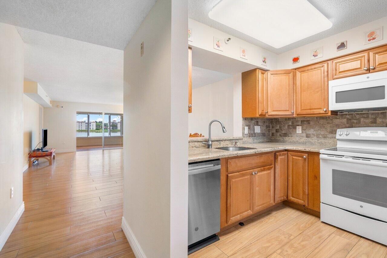 Property Photo: 14096 Huntington Pointe Drive 207 FL 33484