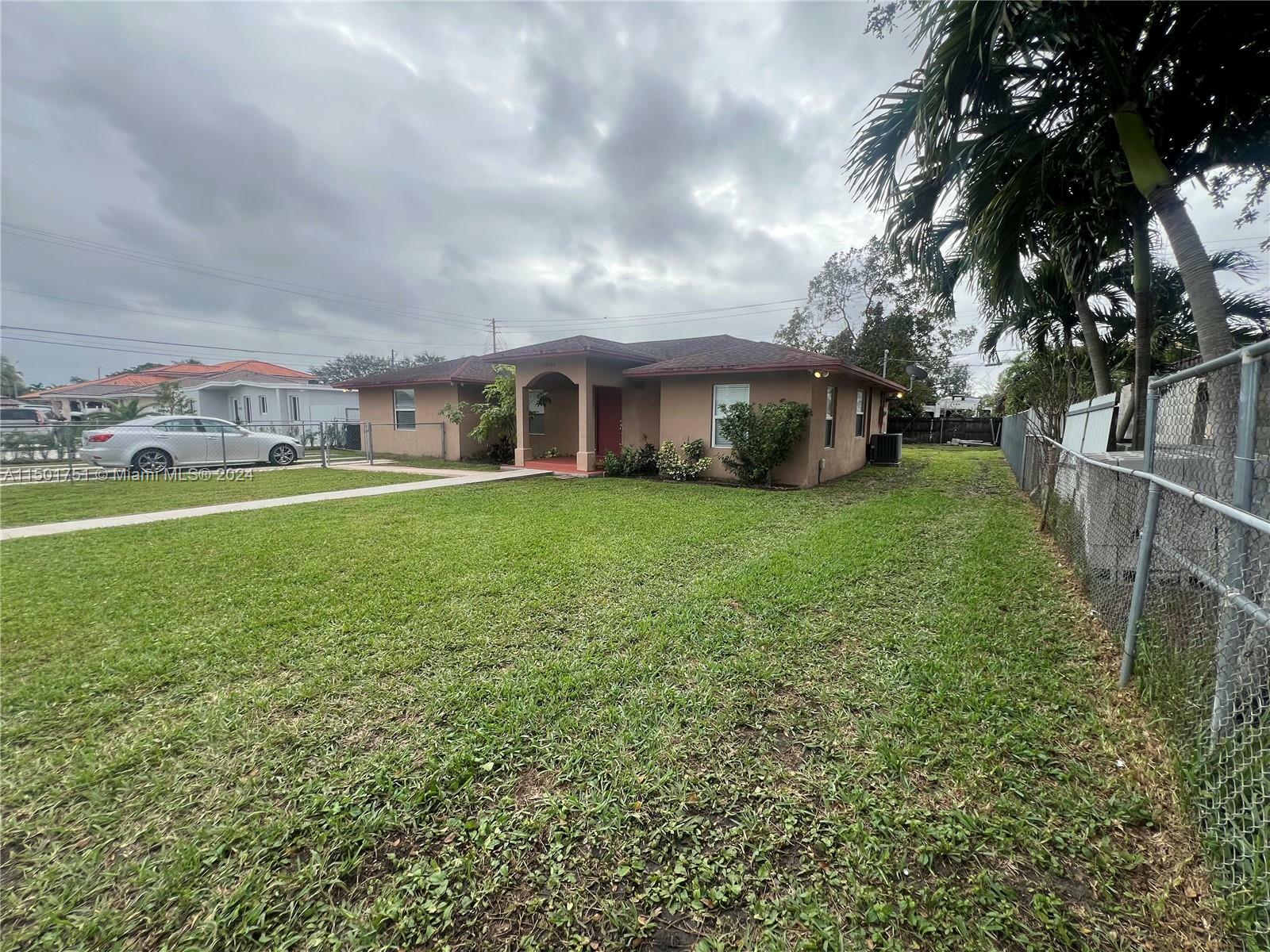 10040 SW 45th St  Miami FL 33165 photo