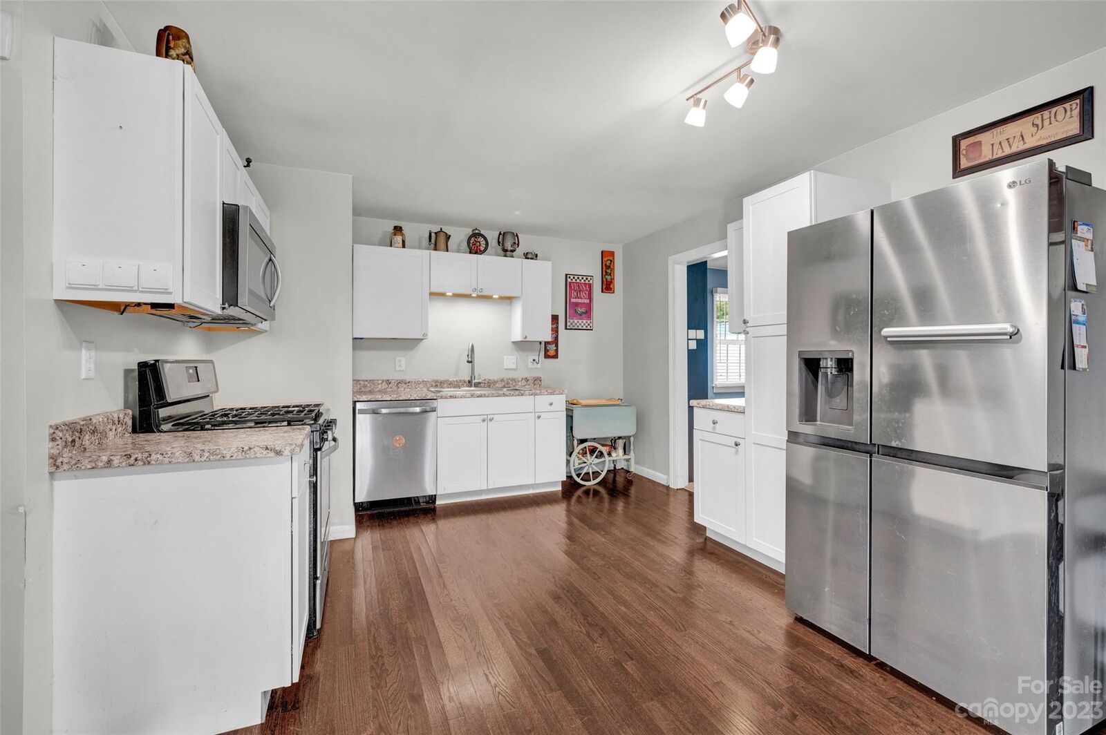 Property Photo: 724 W Pine Circle NC 28677