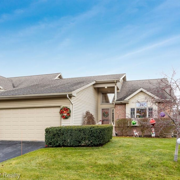 Property Photo:  2245 Willow Tree Drive  MI 48116 