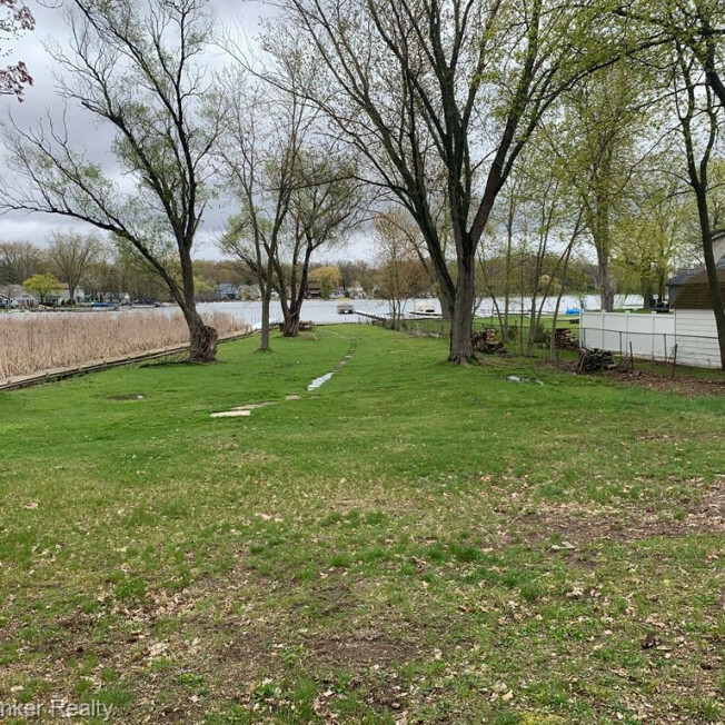 Property Photo:  1337 Park Drive  MI 48386 