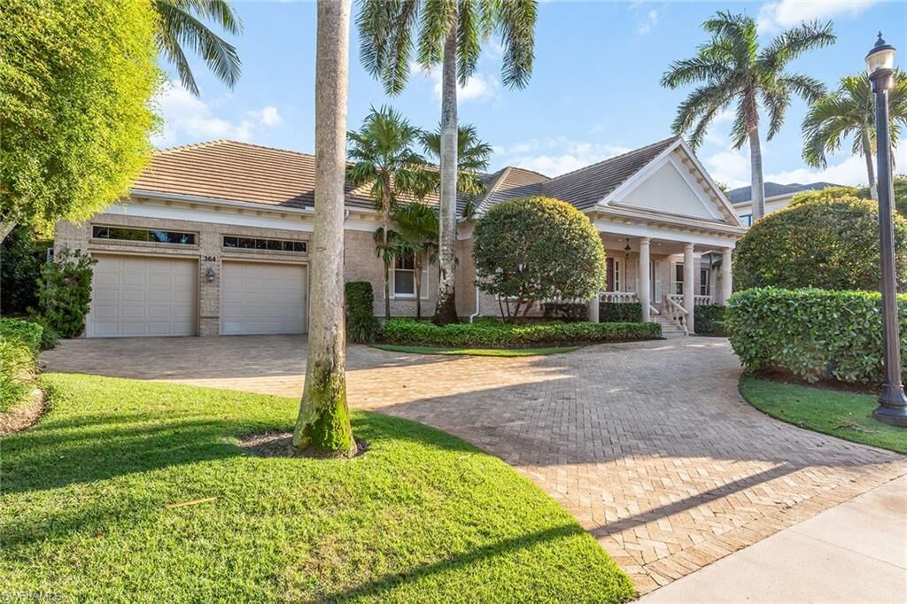 Property Photo: 364 Cromwell Ct FL 34108