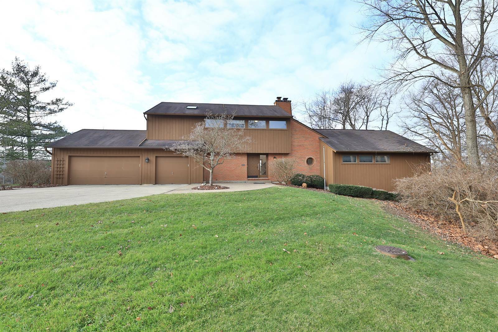 2615 Saddleback Drive  Cincinnati OH 45244 photo