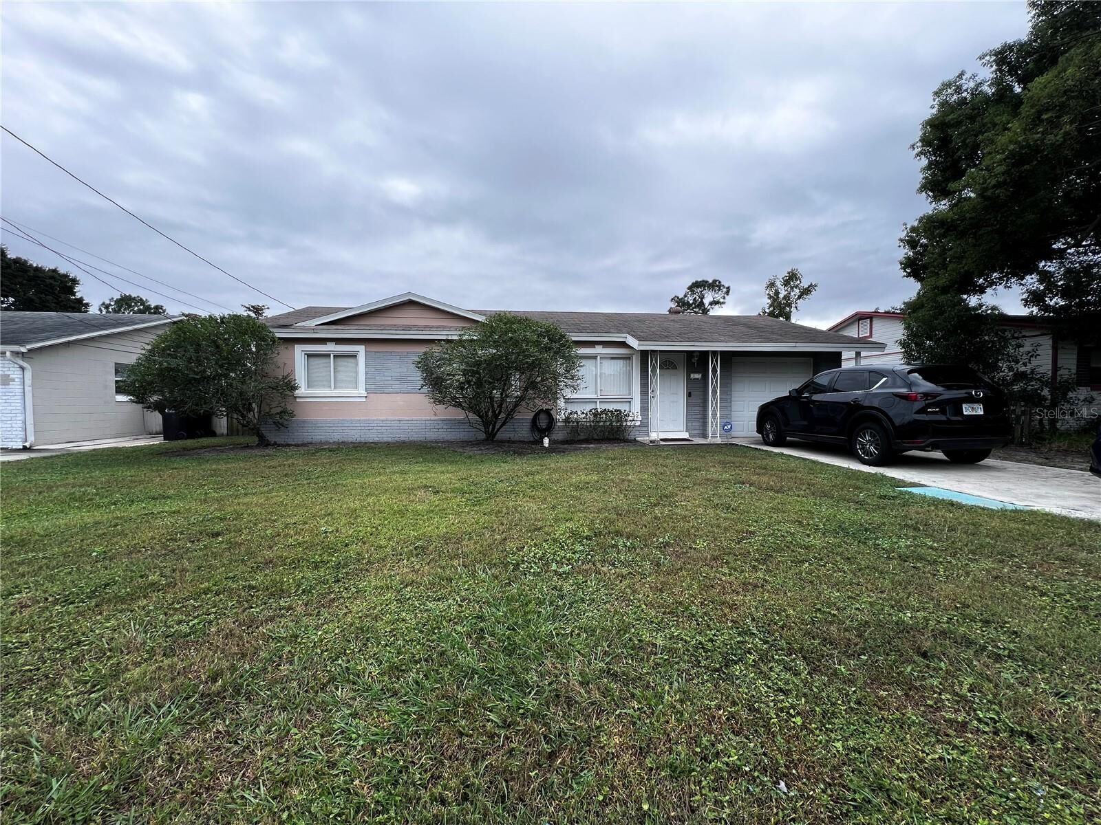Property Photo: 14500 Sussex Drive FL 32826