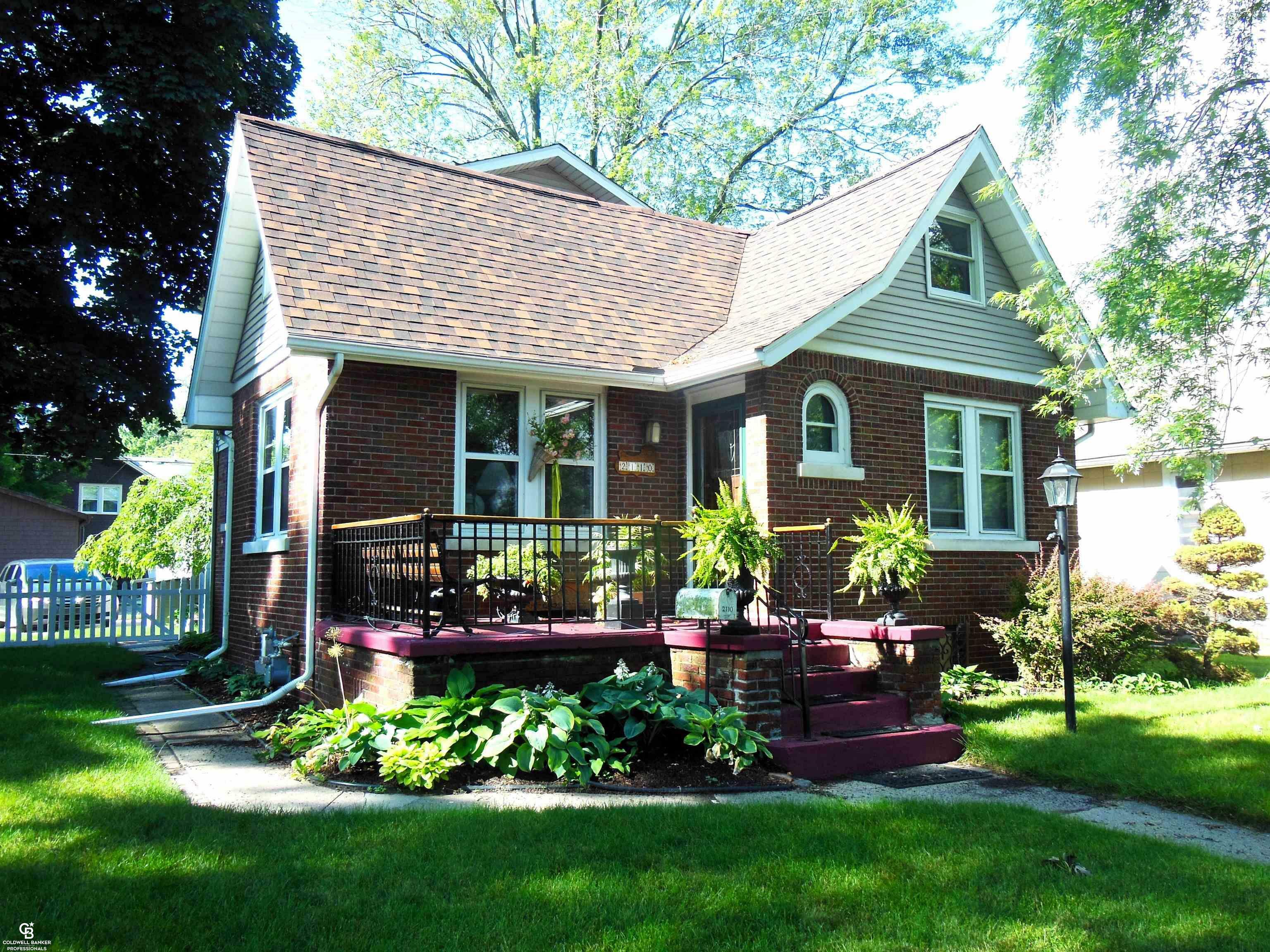 Property Photo:  2110 White  MI 48060 