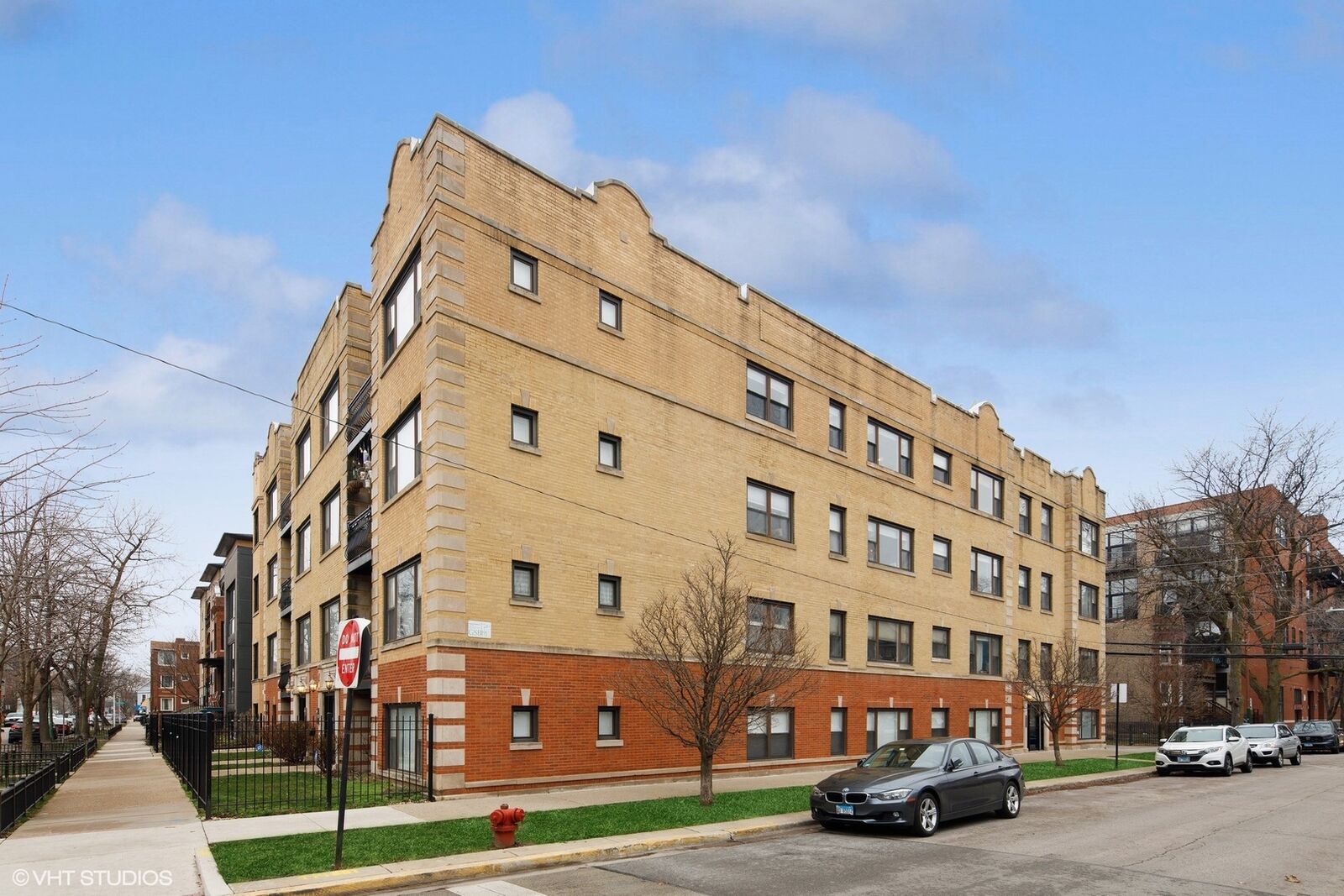 Property Photo: 1910 N Washtenaw Avenue 3 IL 60647