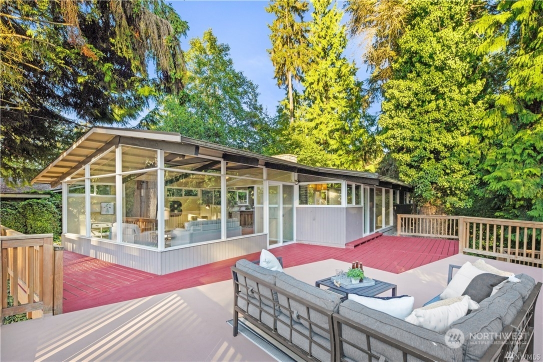 Property Photo: 8008 Talbot Road WA 98026