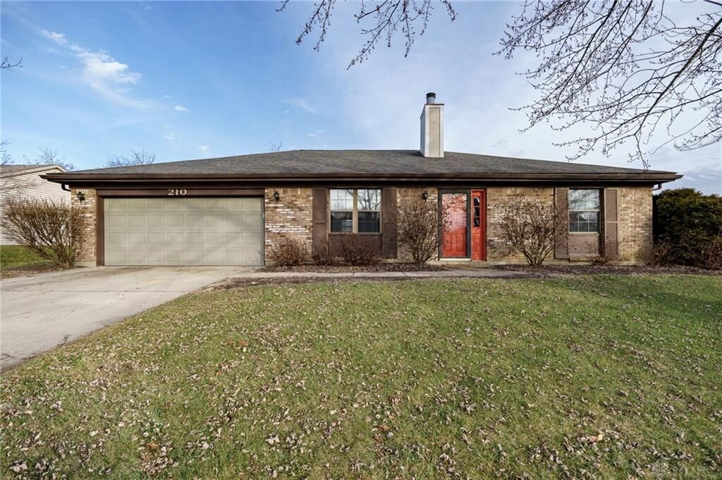 Property Photo: 210 Renwood Place OH 45066