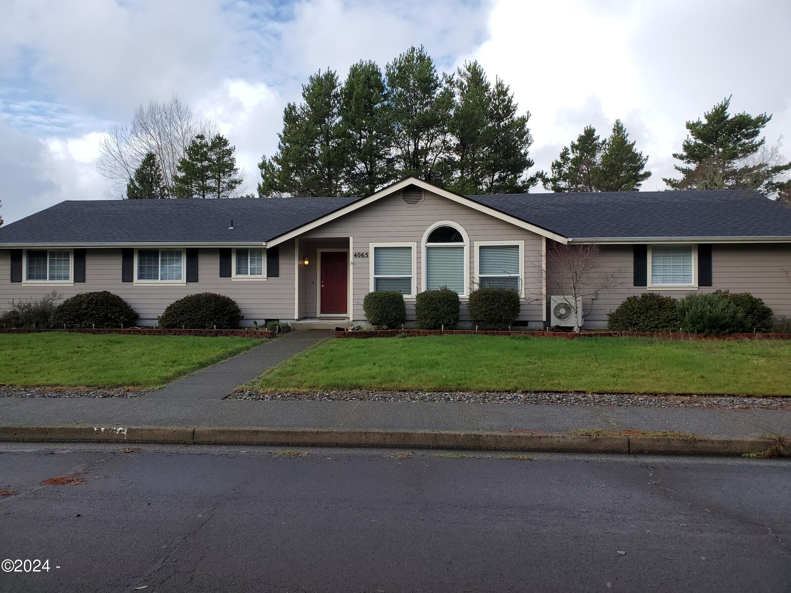 Property Photo: 4065 Munsel Creek Drive OR 97439