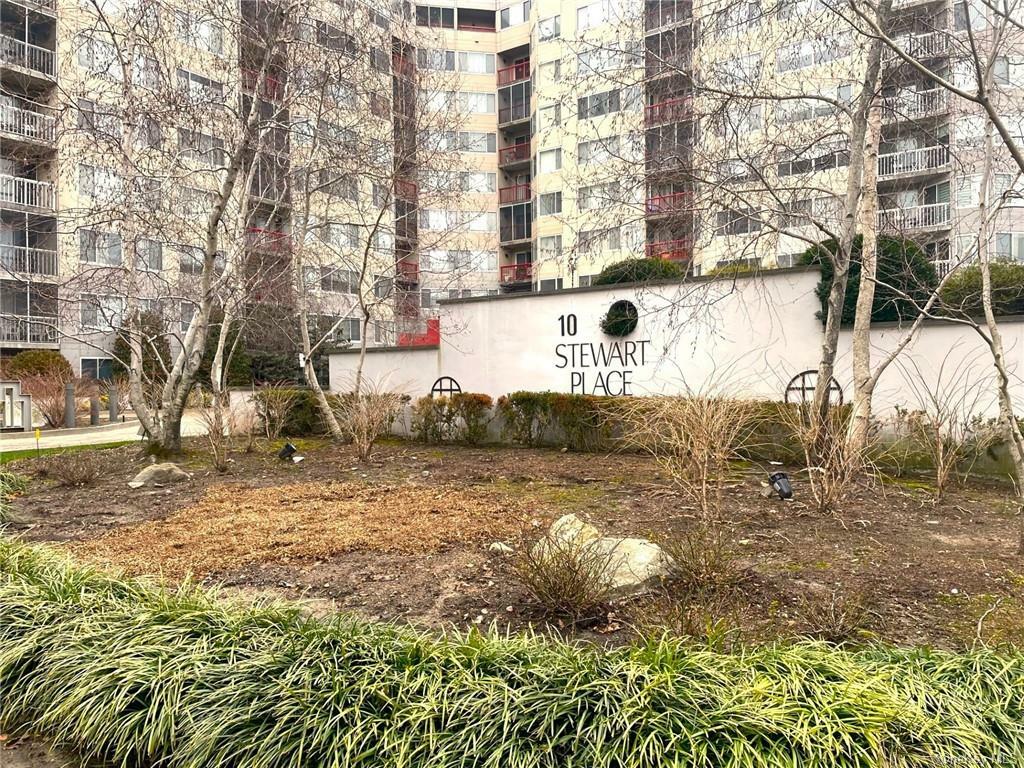 Property Photo: 10 Stewart Place 9jw NY 10603