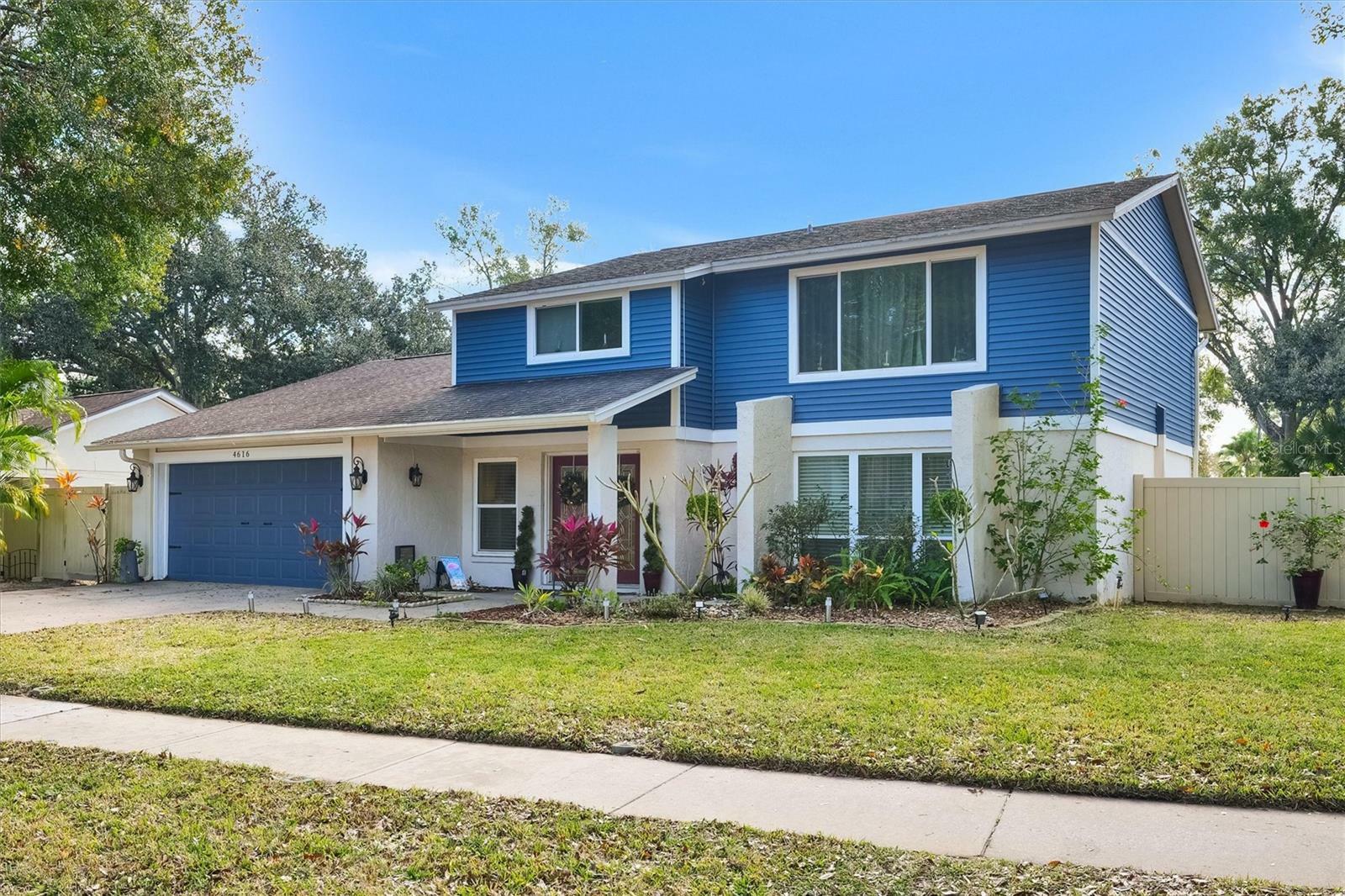 Property Photo:  4616 Country Hills Drive  FL 33624 