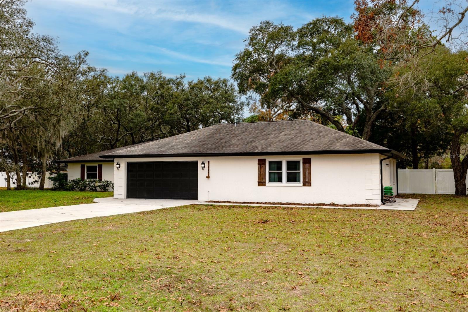 Property Photo:  18119 Oak Way Drive  FL 34667 