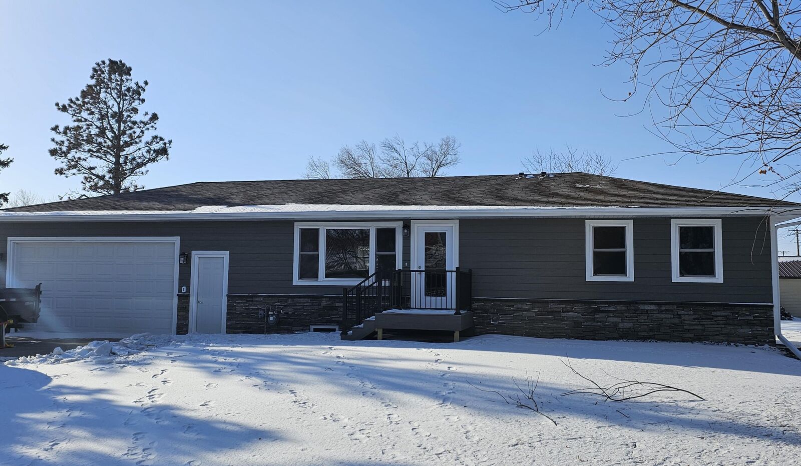 Property Photo:  715 5th St  SD 57451 