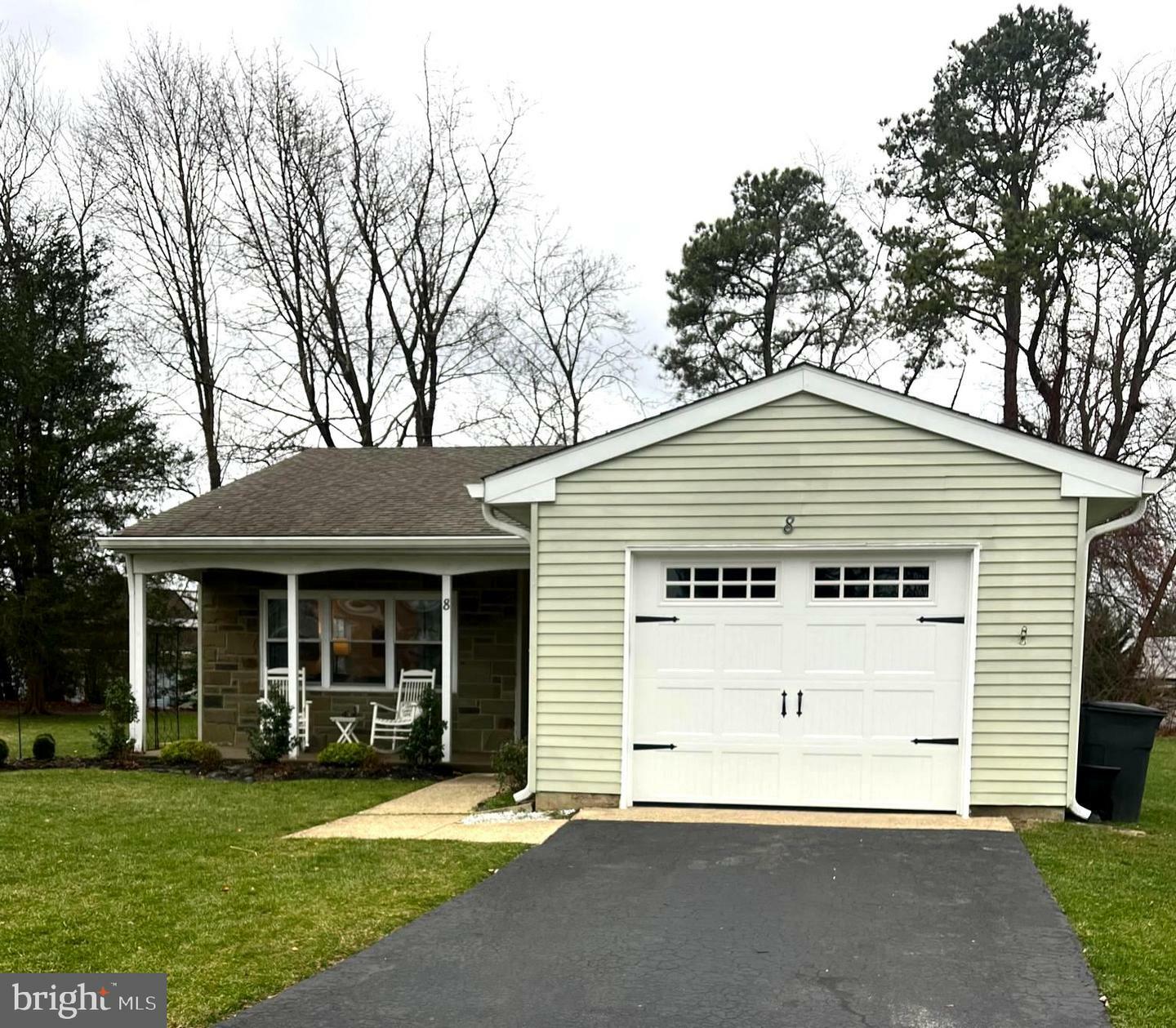 Property Photo:  8 Coventry Court  NJ 08088 