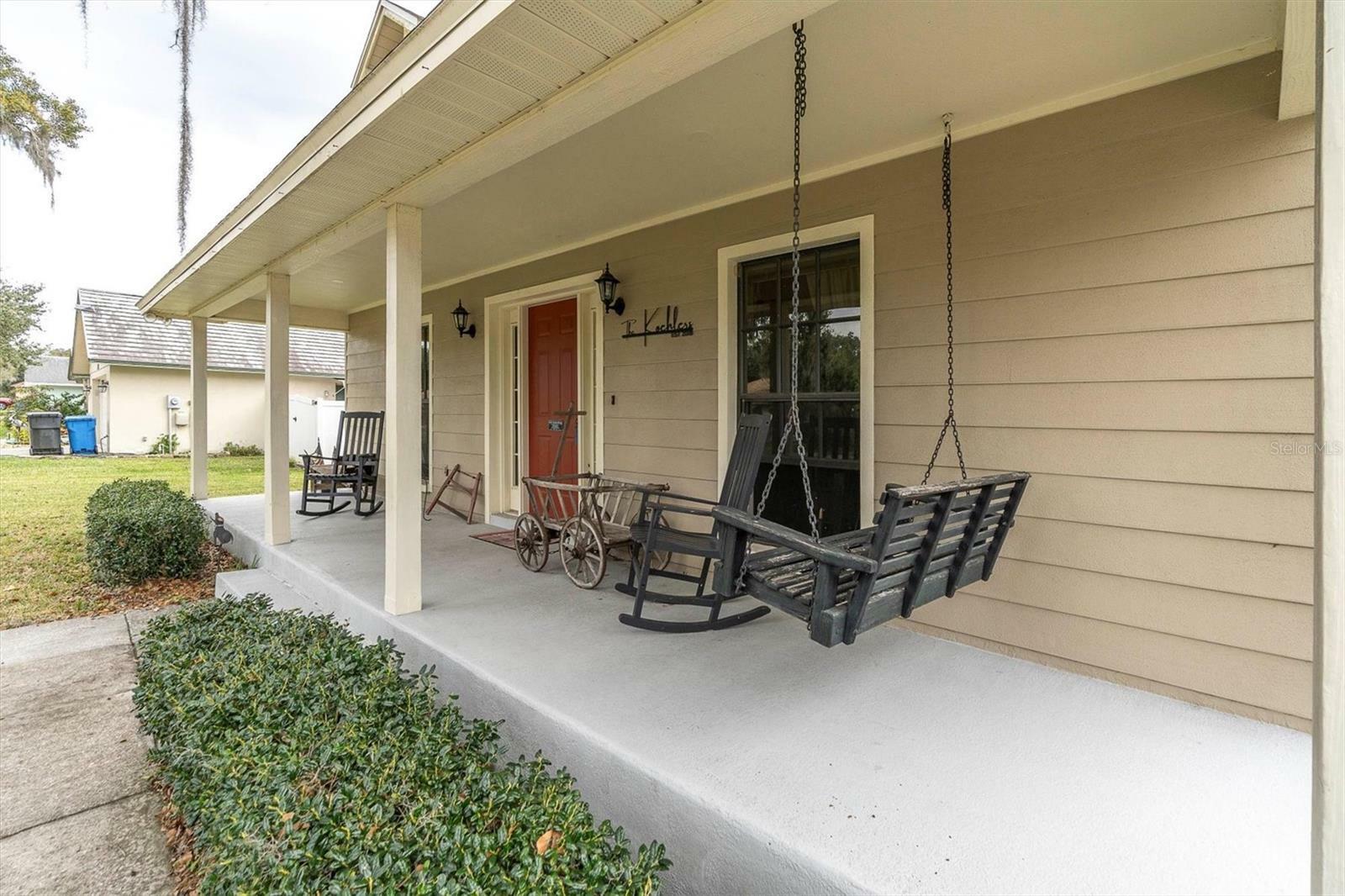 Property Photo:  2703 Savannah Drive  FL 33563 