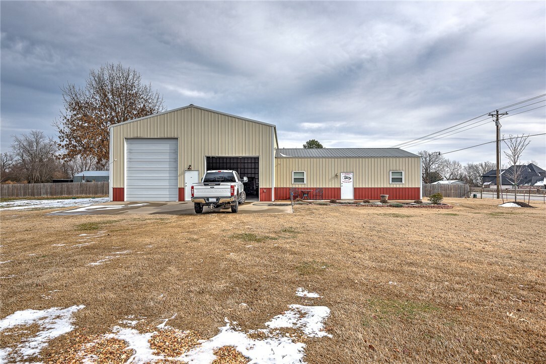 Property Photo:  2721 W Perry Road  AR 72758 