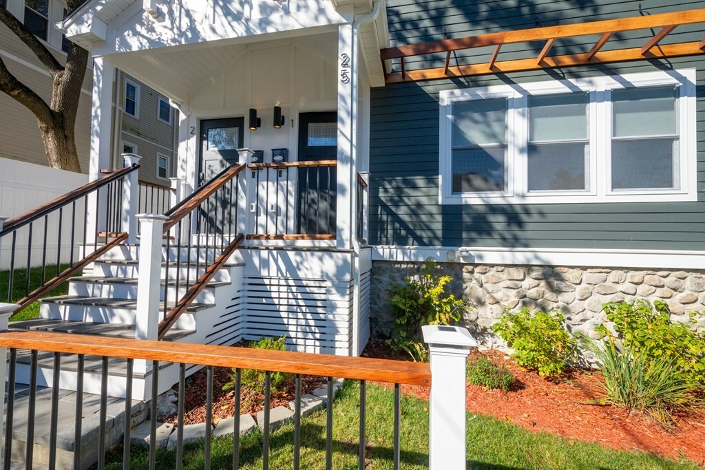 Property Photo:  25 Highland Ave 1  MA 02476 