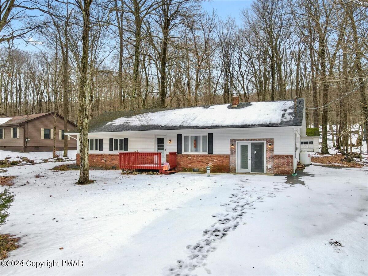 Property Photo:  1509 Locust Lane  PA 18347 