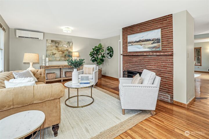 Property Photo: 4063 NE 87th Street WA 98115