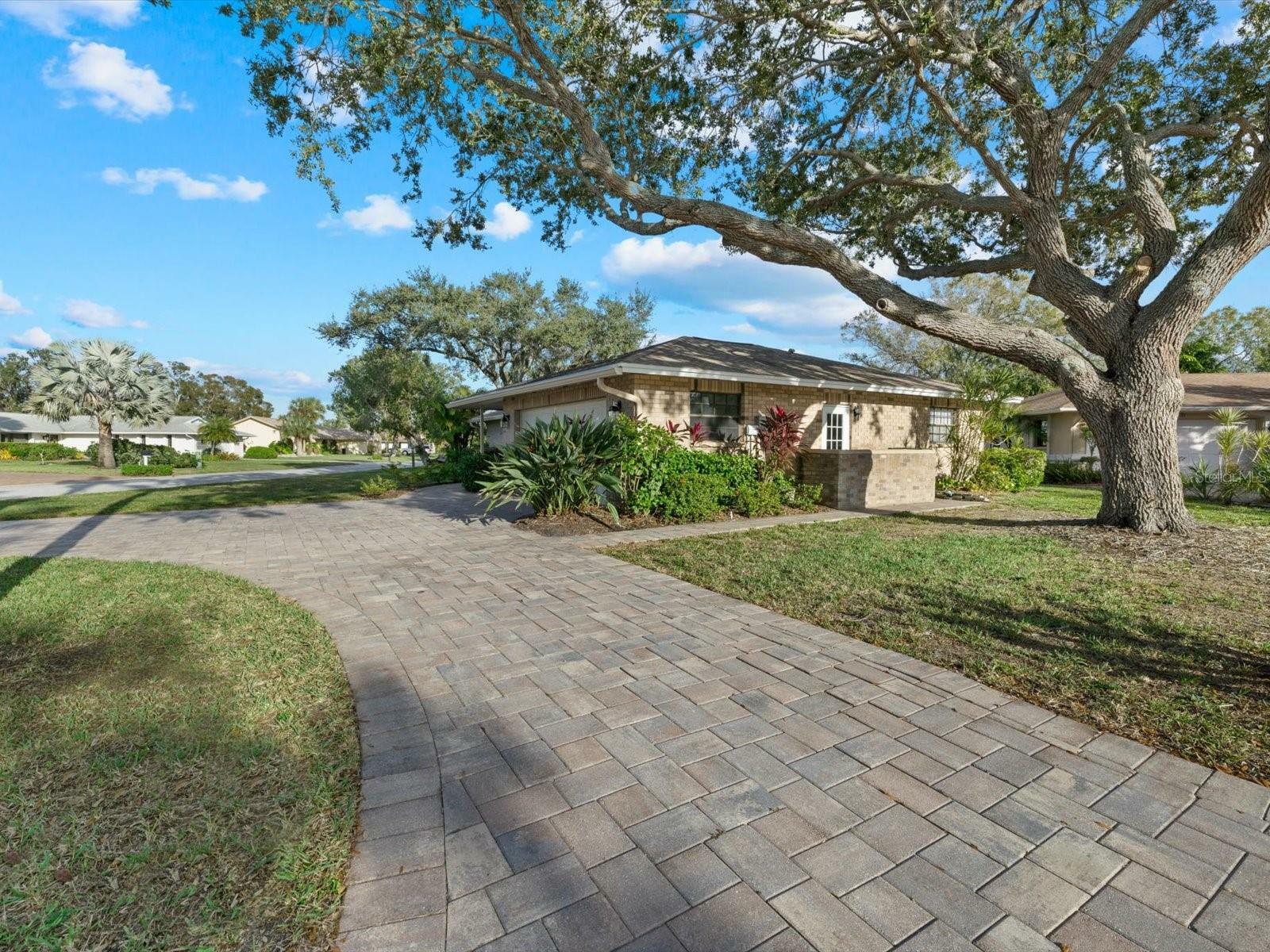 Property Photo:  1915 Dalecroft Road  FL 34235 