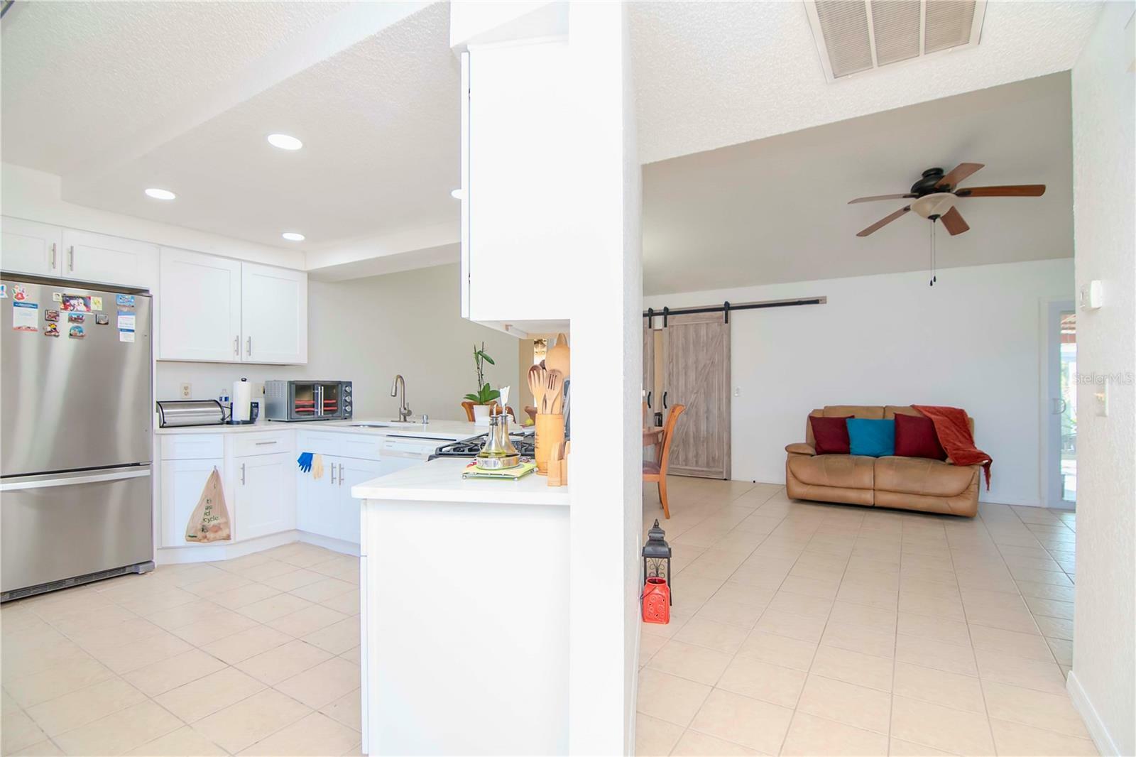 Property Photo:  7118 Maplehurst Drive  FL 34668 