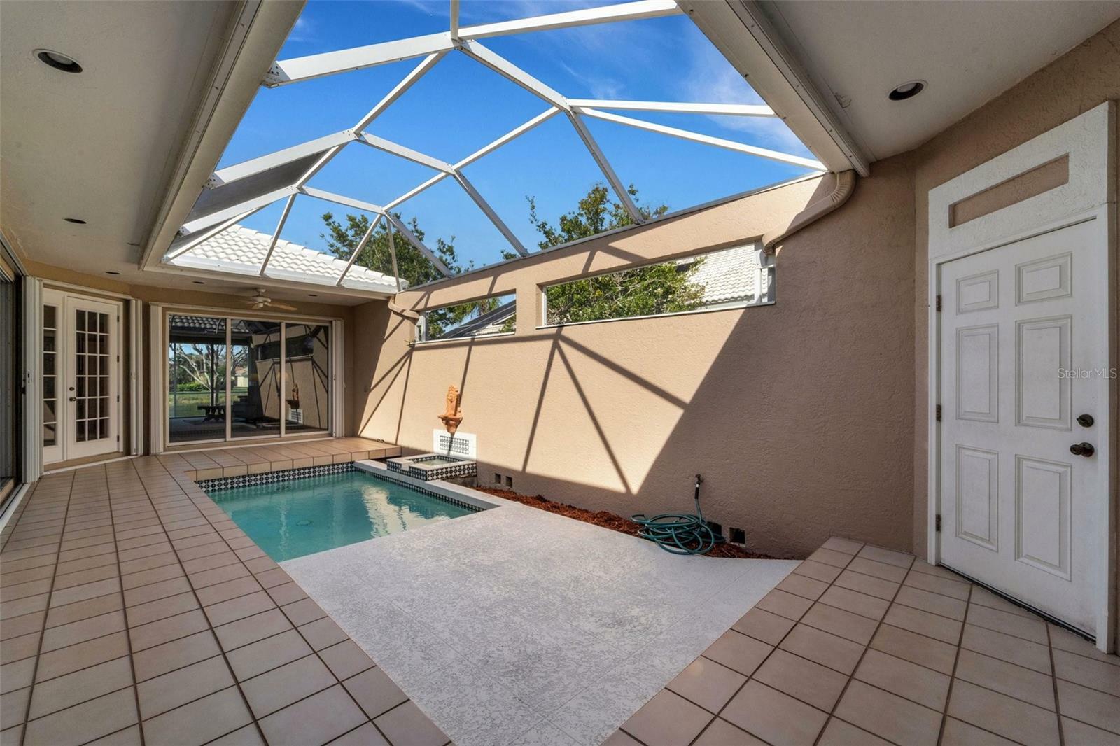 Property Photo:  1215 Harbor Town Way  FL 34292 