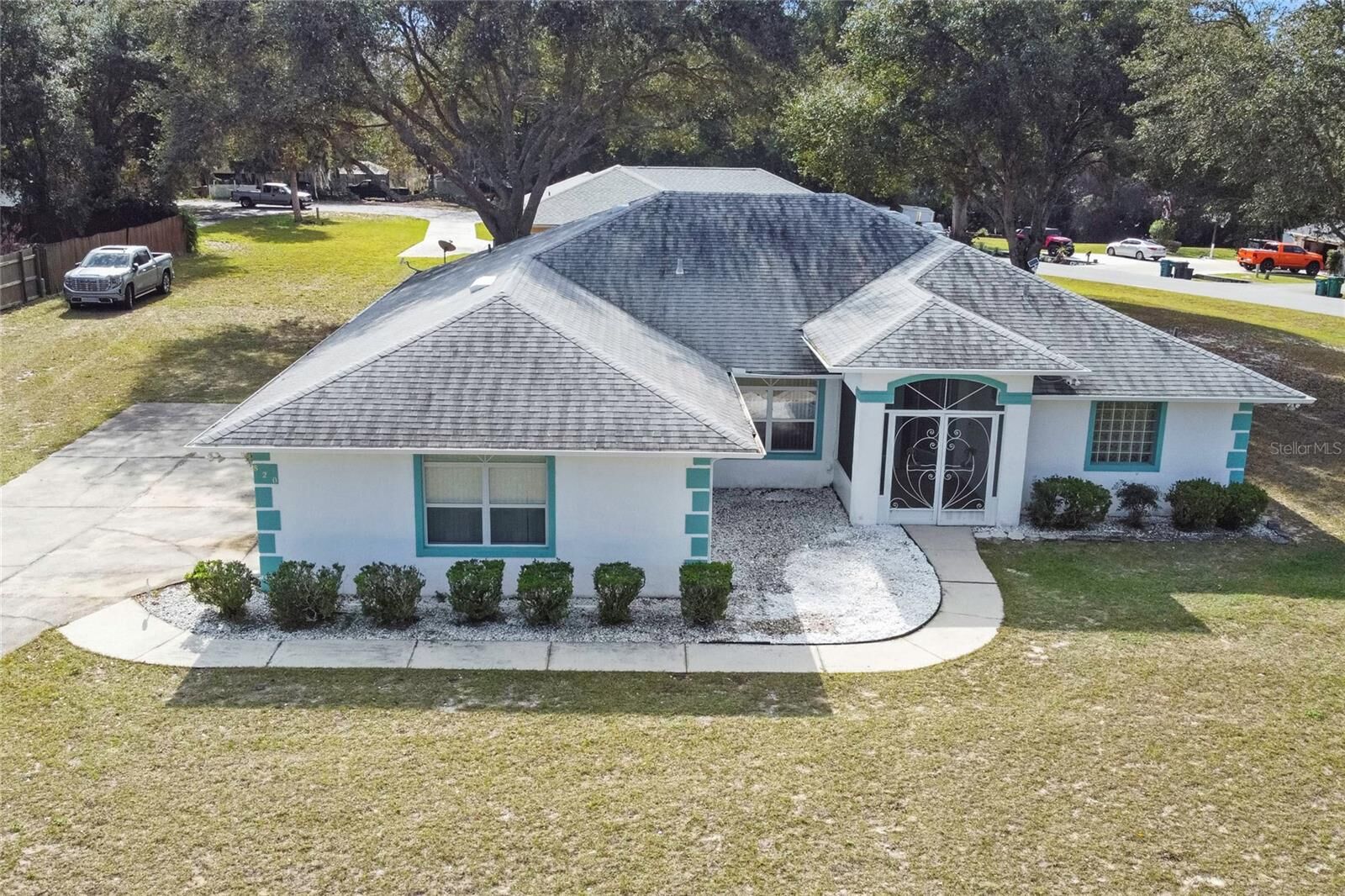 Property Photo: 820 Berryhill Circle FL 34731