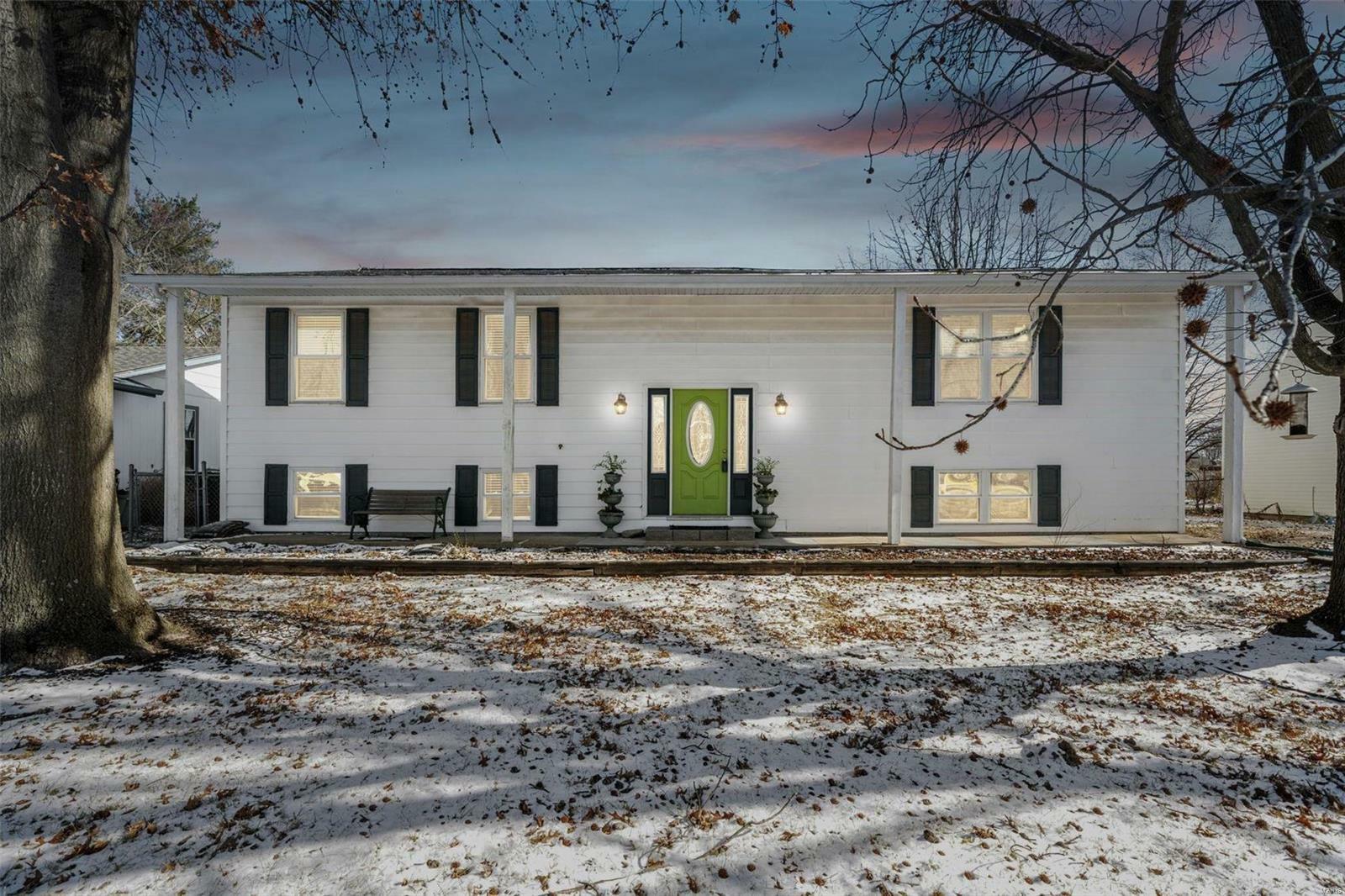 Property Photo:  32 North Meadow Drive  MO 63366 