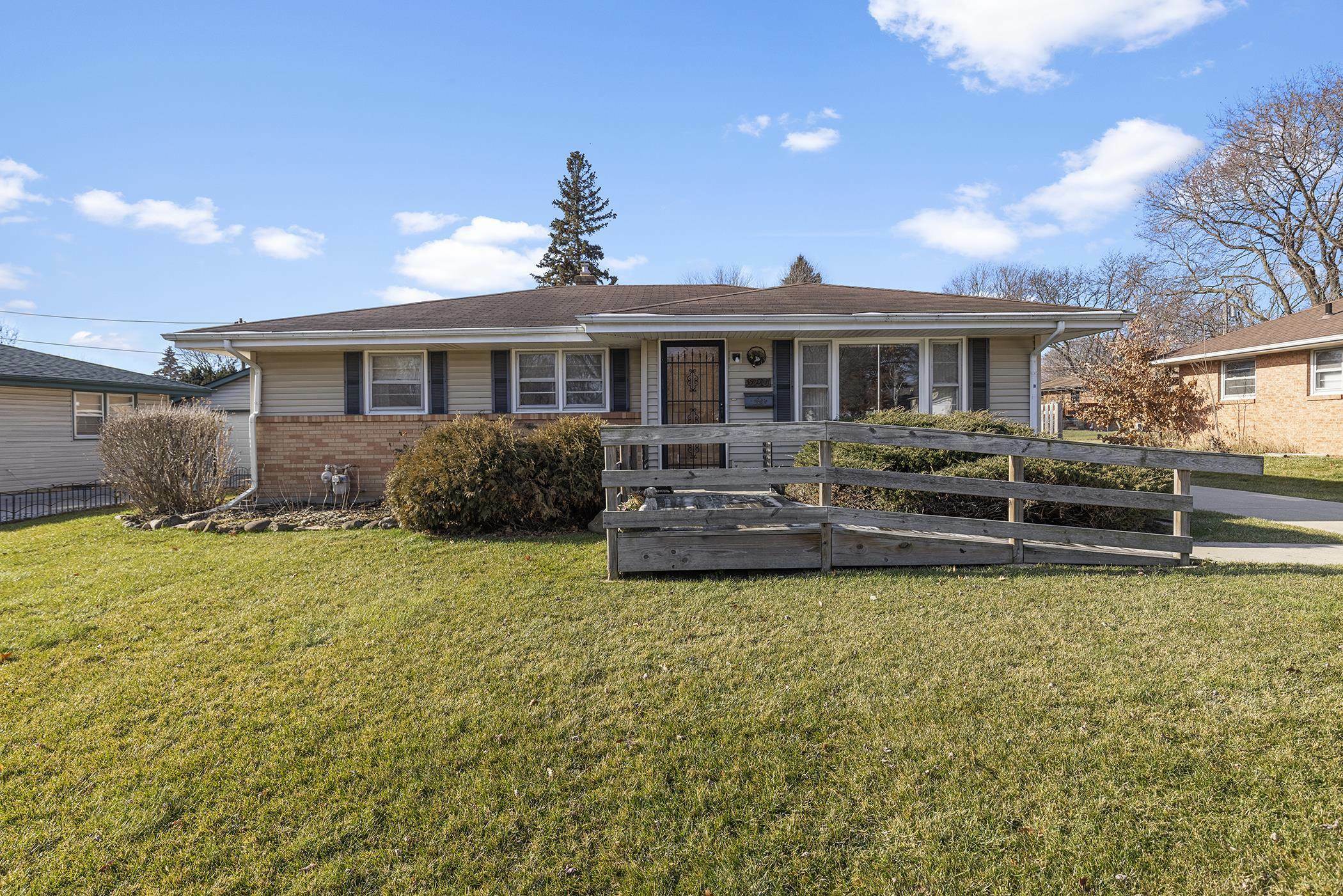 Property Photo:  3520 Packard Parkway  IL 61101 