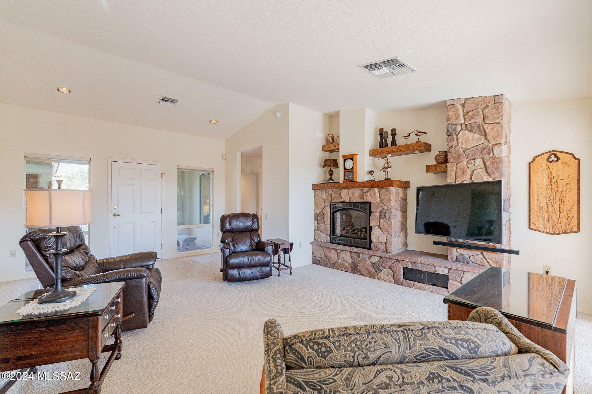 Property Photo:  1465 W Desert Jewel Court  AZ 85622 