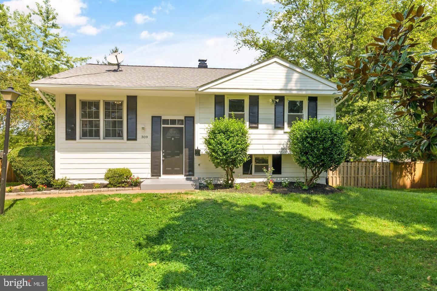 Property Photo:  309 Prospect Drive SW  VA 20175 