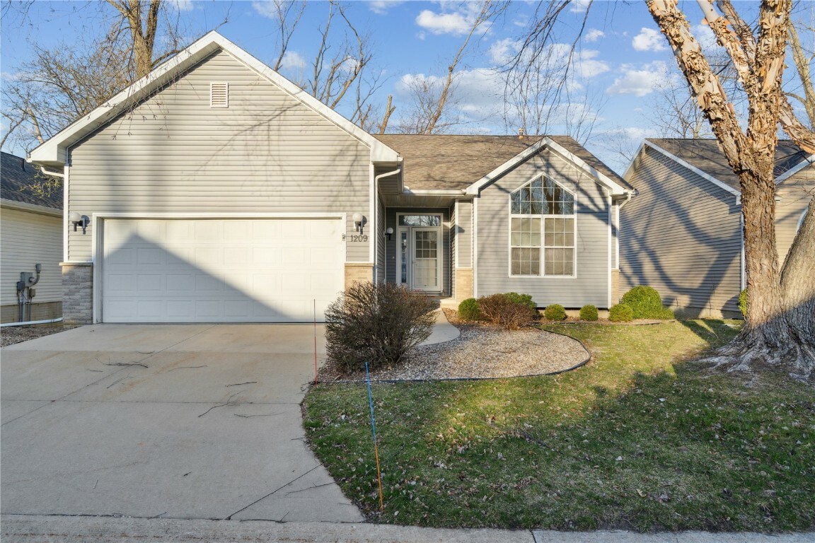 Property Photo:  1209 Forest Glen Court SE  IA 52403 