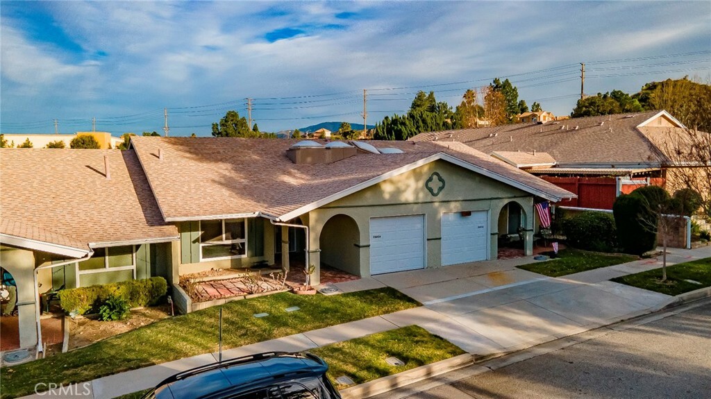 Property Photo:  26824 Avenue Of The Oaks  CA 91321 