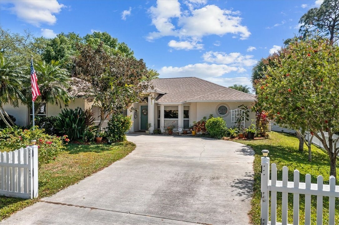 Property Photo:  534 Browning Terrace  FL 32958 