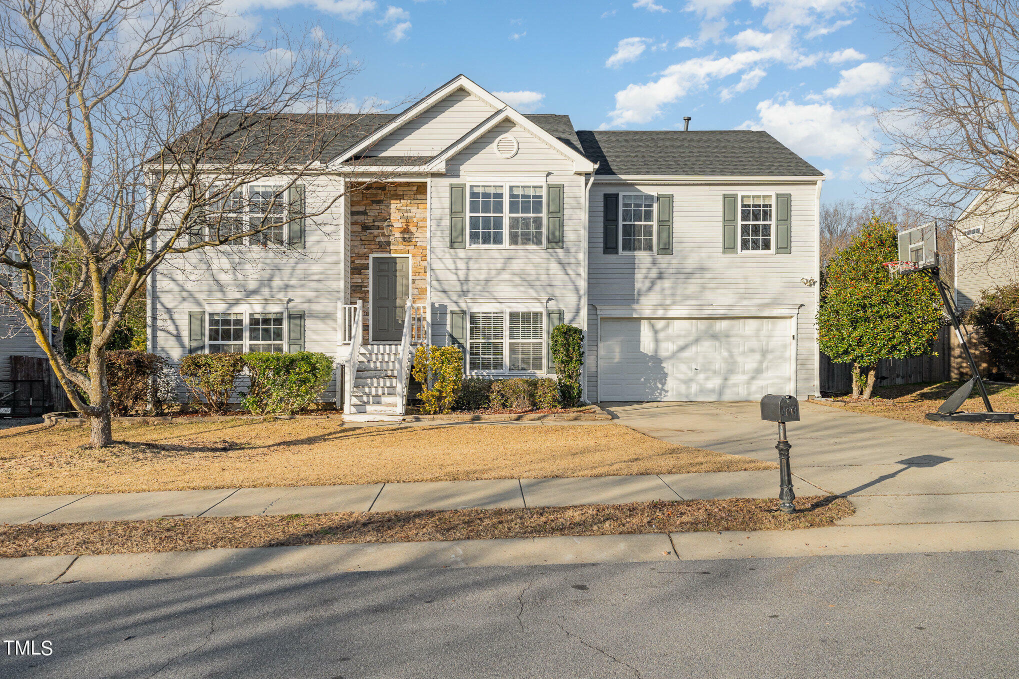 Property Photo:  423 Woodchase Green Drive  NC 27526 